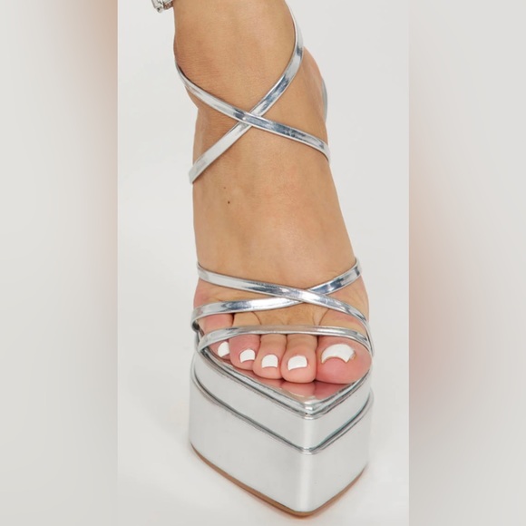 Silver Platform heels Size 6 with box NWT - Picture 4 of 6